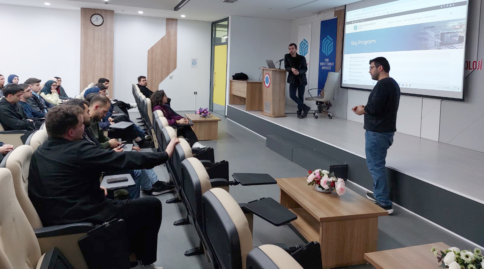 Sivas Bilim ve Teknoloji Üniversitesi Elektrik-Elektronik Mühendisliği Öğrencilerine Staj Süreçleri Hakkında Bilgilendirme Yapıldı