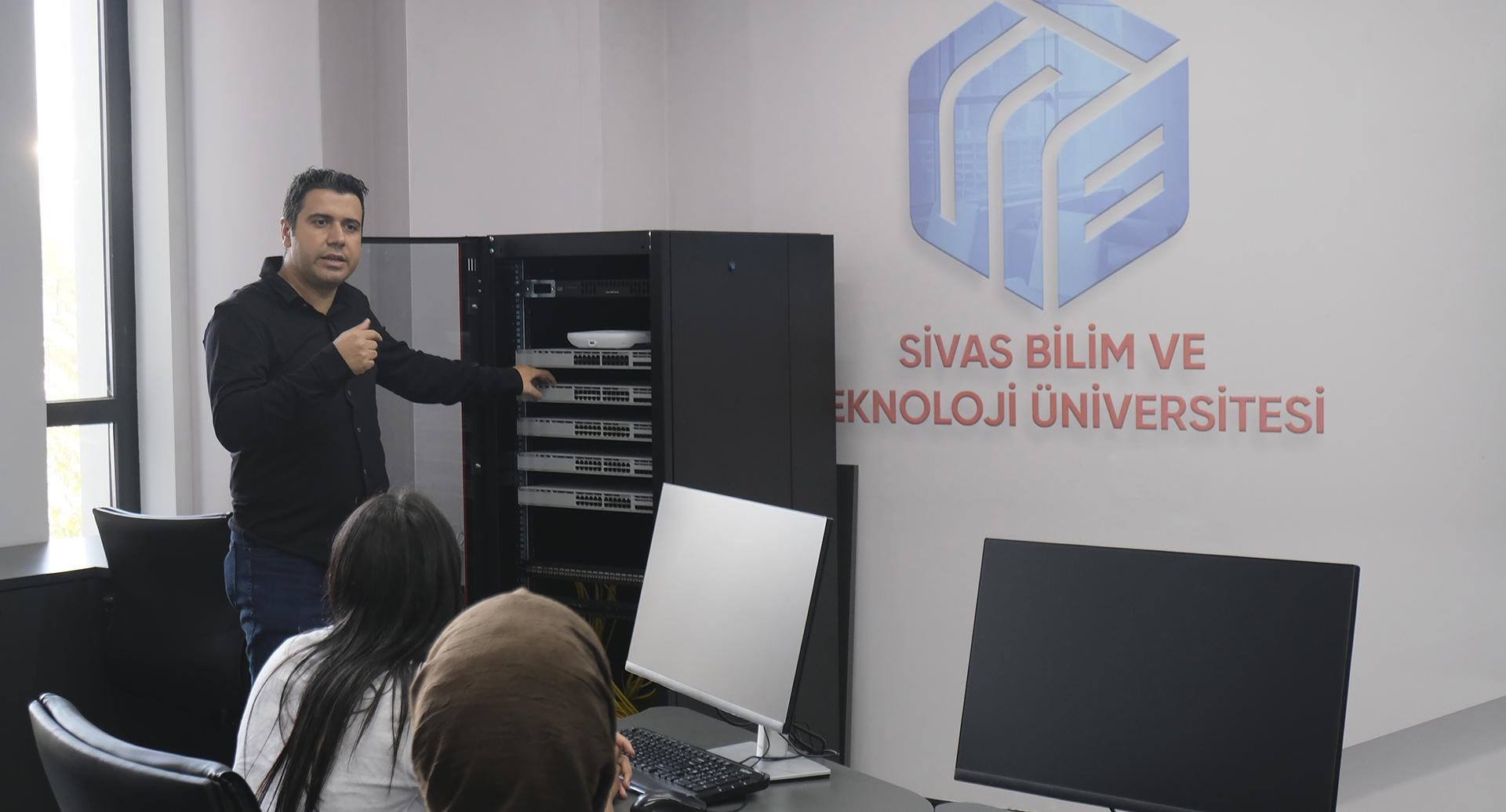 Fakültemiz Laboratuvarında Geleceğin Bilgisayar Ağı ve Siber Güvenlik Uzmanları Yetişecek