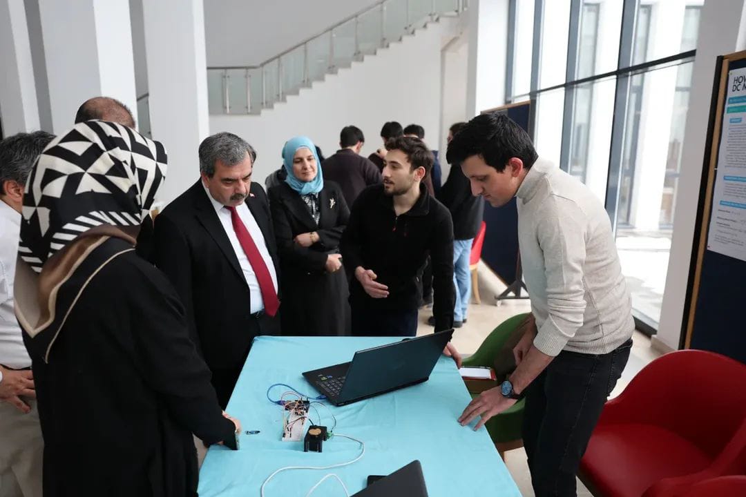 Bilgisayar bölümü öğrencilerimiz sınıflar arası modül proje yarışmasını başarıyla tamamladı.